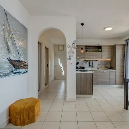 Apartman Huging The Horizon.