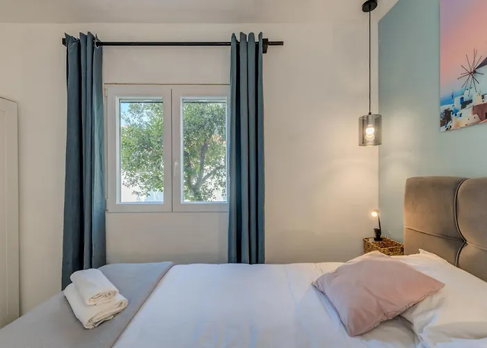 Apartman Huging The Horizon.