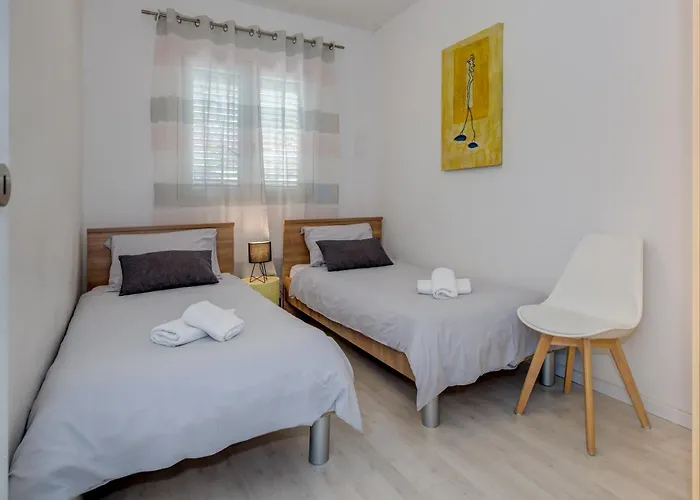 Apartman Huging The Horizon.