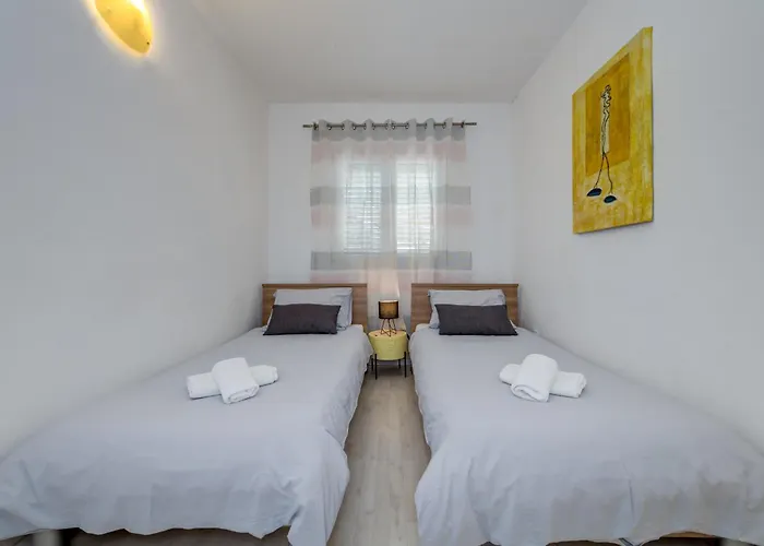 Apartman Huging The Horizon. *