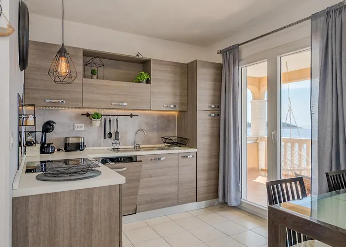 Apartman Huging The Horizon. *