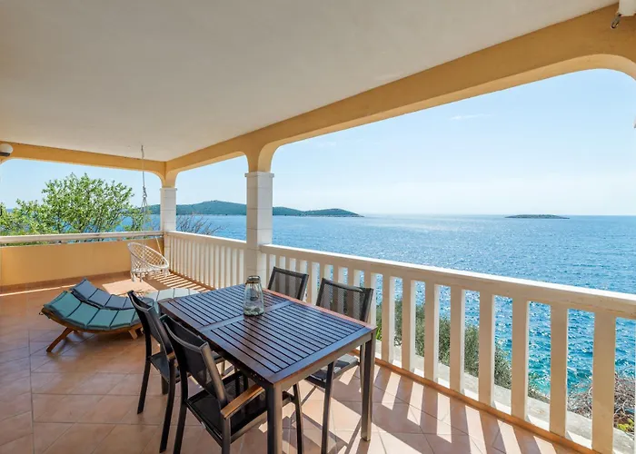 Huging The Horizon. Apartman