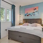 Huging The Horizon. Apartmán