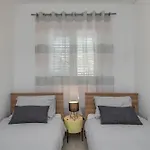 Huging The Horizon. * Zaglavice