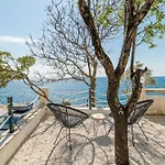 Huging The Horizon. *