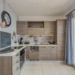 Huging The Horizon. Zaglavice