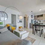 Huging The Horizon. Zaglavice