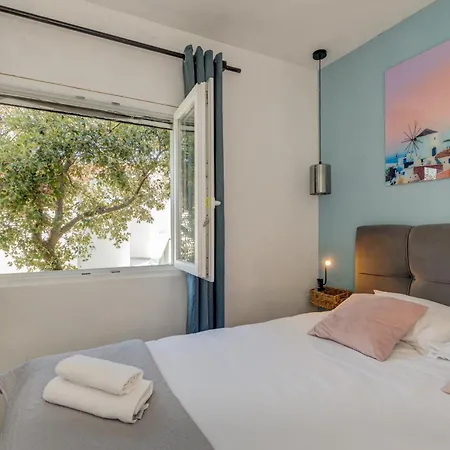 Huging The Horizon. Apartment *