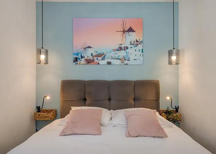 Huging The Horizon. *