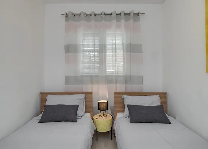 Huging The Horizon. * Zaglavice