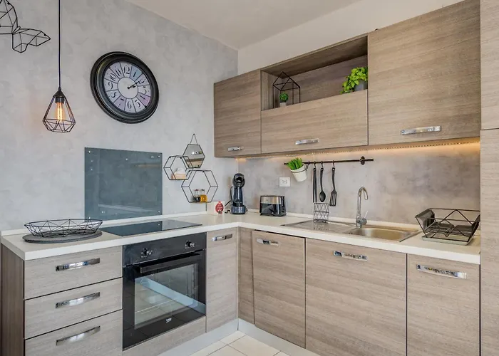 Huging The Horizon. * Zaglavice