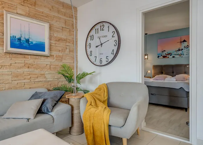 Huging The Horizon. *