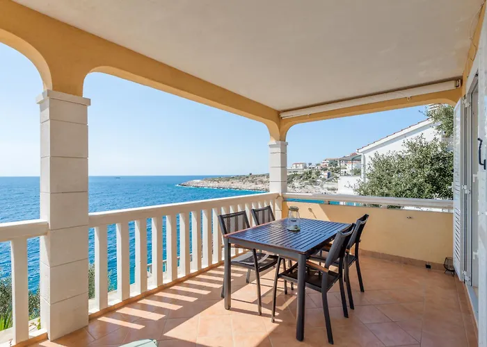 Apartment Huging The Horizon. *